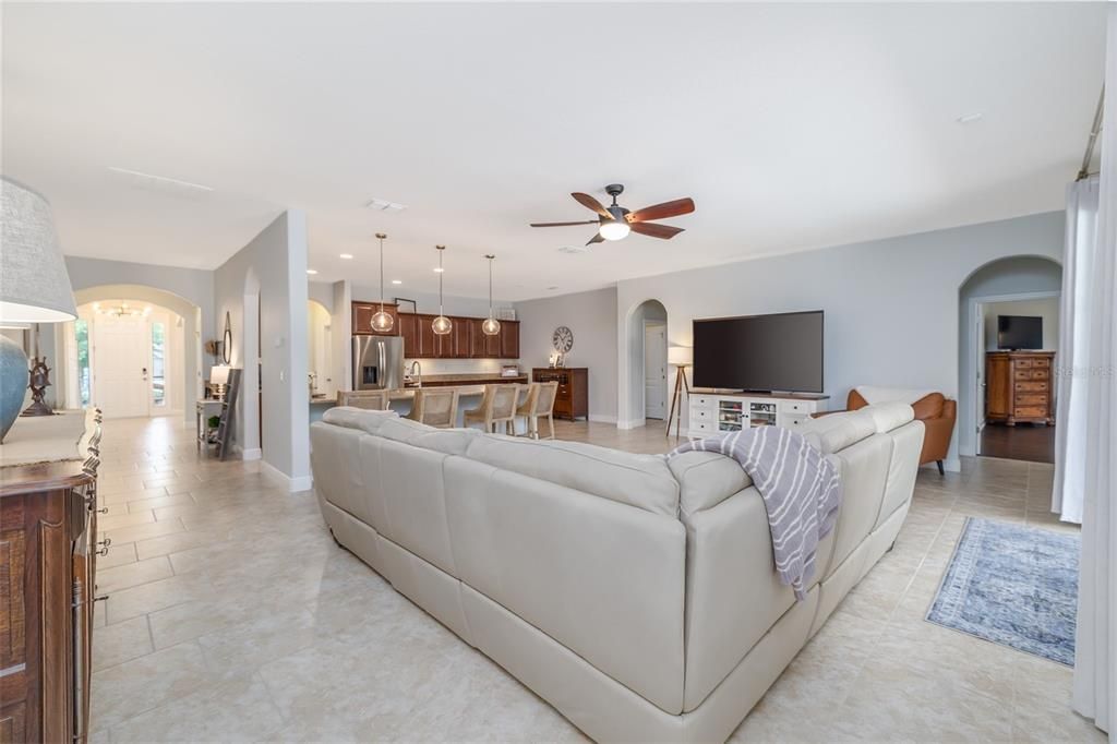 Active With Contract: $610,000 (4 beds, 3 baths, 3068 Square Feet)