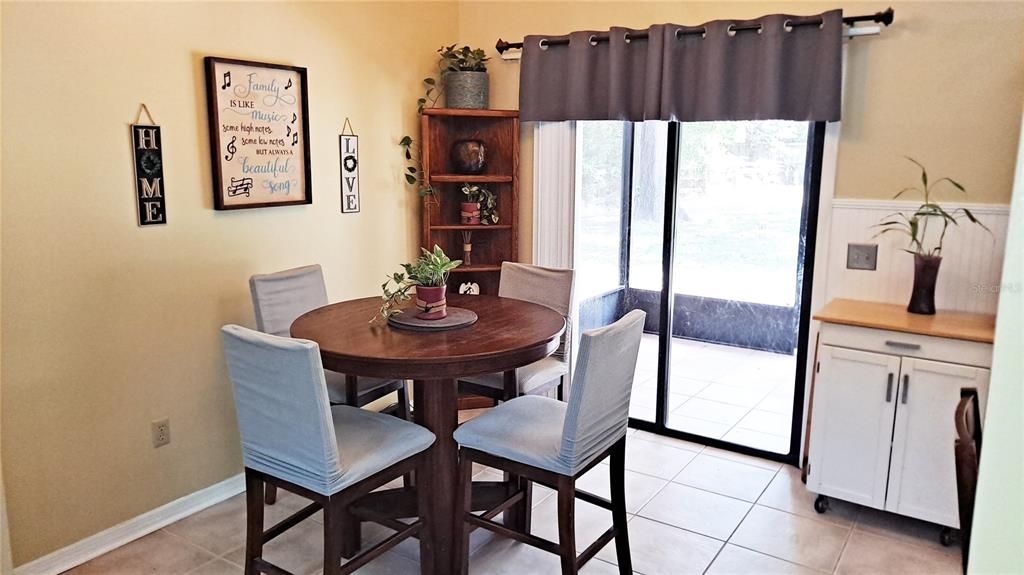 En Venta: $299,900 (3 camas, 2 baños, 1208 Pies cuadrados)