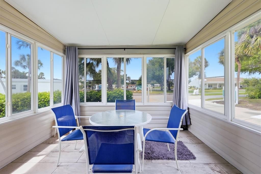 For Sale: $229,900 (2 beds, 2 baths, 1375 Square Feet)