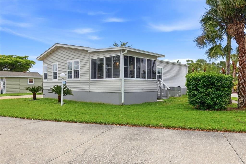 For Sale: $229,900 (2 beds, 2 baths, 1375 Square Feet)