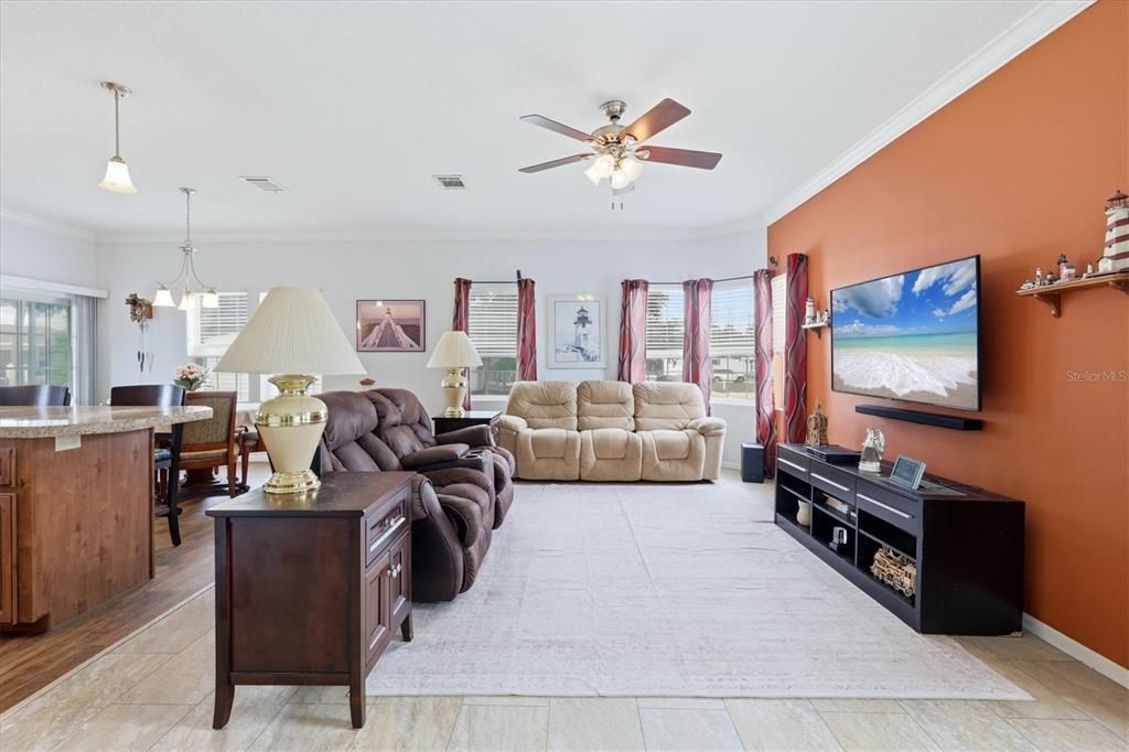 For Sale: $229,900 (2 beds, 2 baths, 1375 Square Feet)