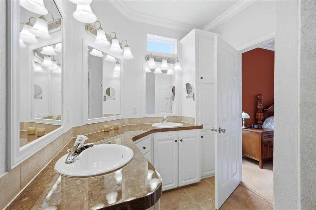 For Sale: $229,900 (2 beds, 2 baths, 1375 Square Feet)