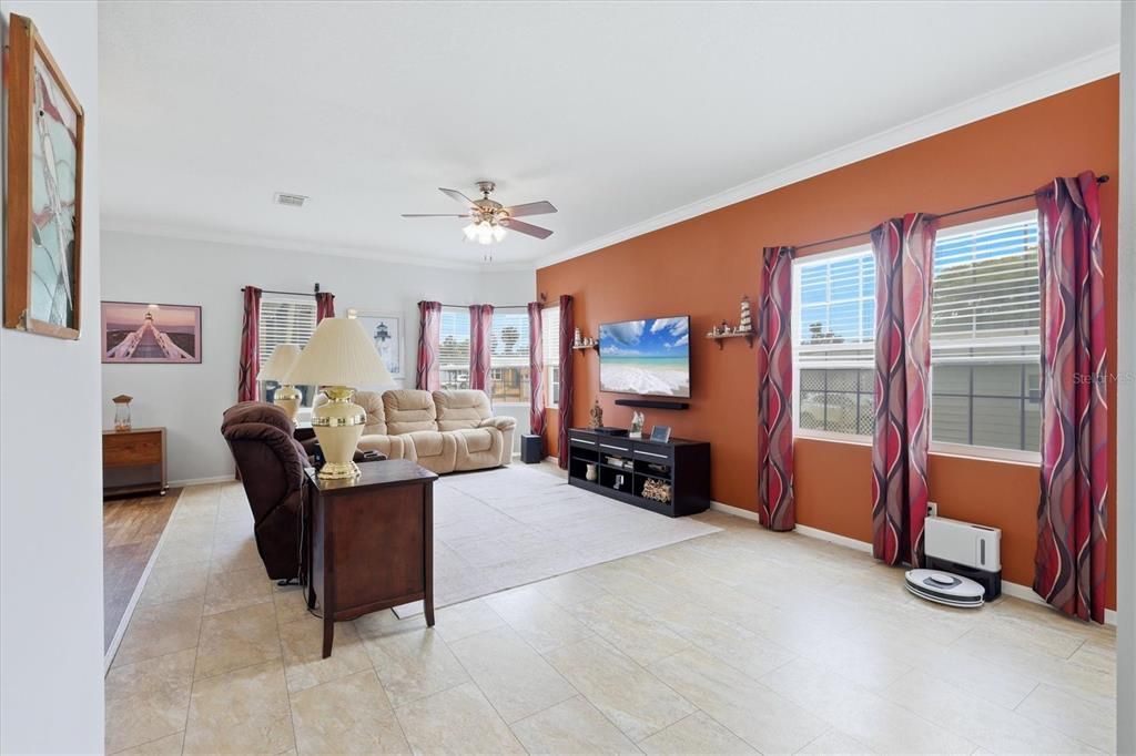 For Sale: $229,900 (2 beds, 2 baths, 1375 Square Feet)