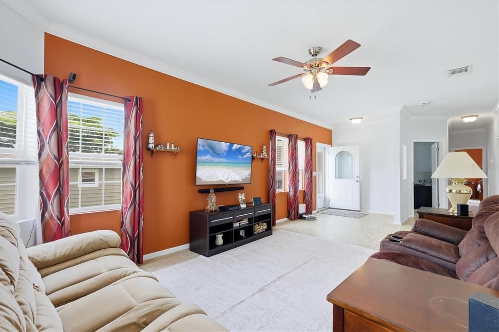 For Sale: $229,900 (2 beds, 2 baths, 1375 Square Feet)