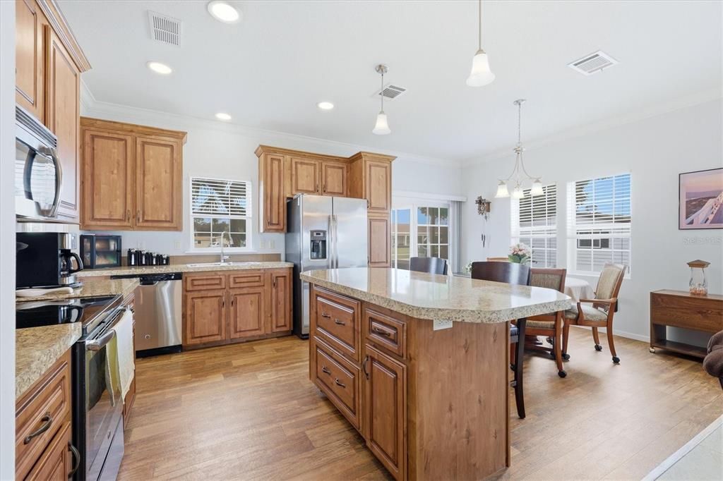 For Sale: $229,900 (2 beds, 2 baths, 1375 Square Feet)