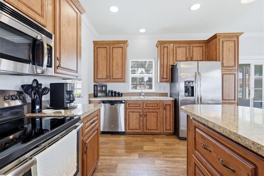 For Sale: $229,900 (2 beds, 2 baths, 1375 Square Feet)