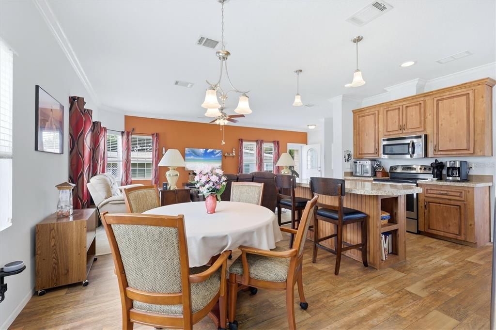 For Sale: $229,900 (2 beds, 2 baths, 1375 Square Feet)