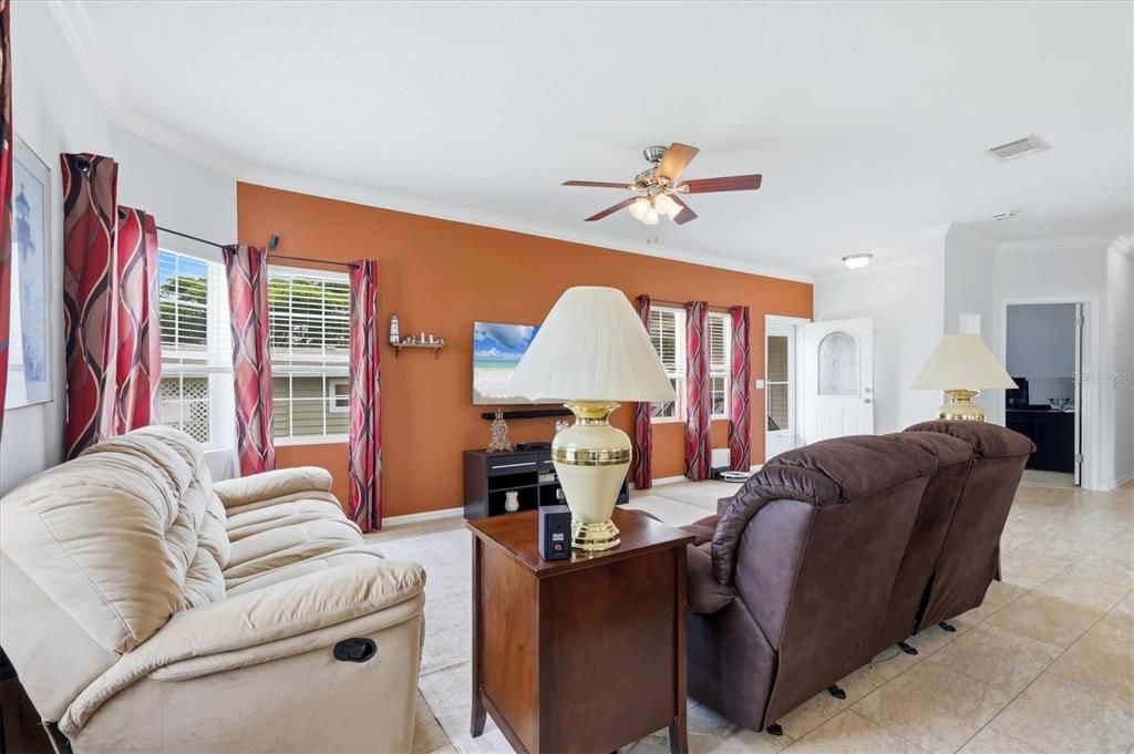 For Sale: $229,900 (2 beds, 2 baths, 1375 Square Feet)