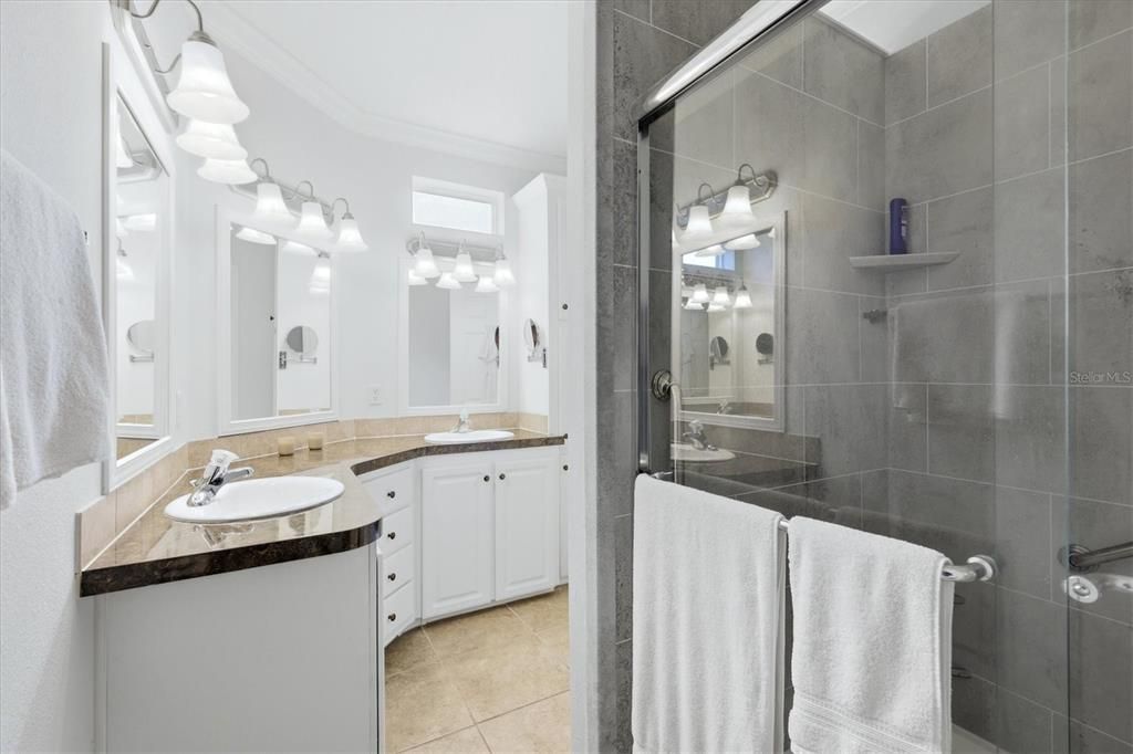 For Sale: $229,900 (2 beds, 2 baths, 1375 Square Feet)