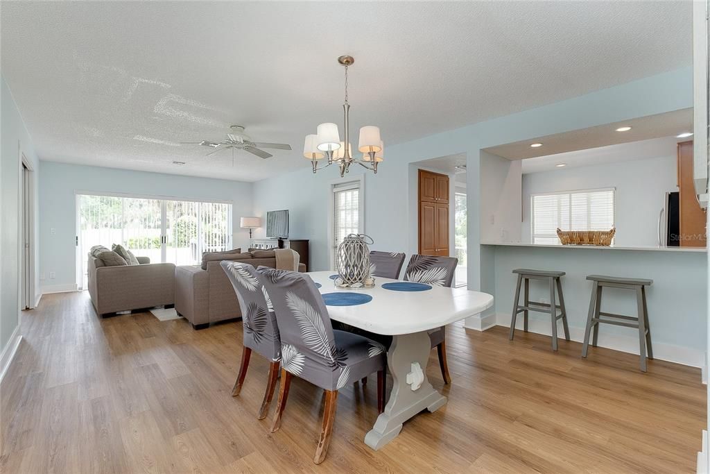 Activo con contrato: $244,000 (3 camas, 2 baños, 1319 Pies cuadrados)