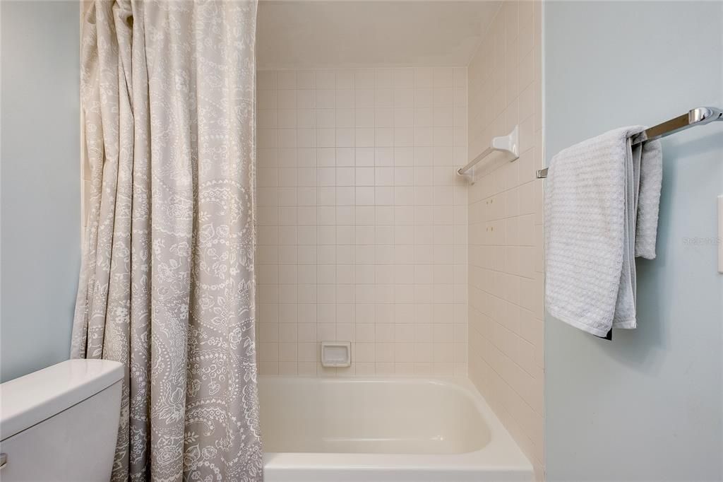 Activo con contrato: $244,000 (3 camas, 2 baños, 1319 Pies cuadrados)