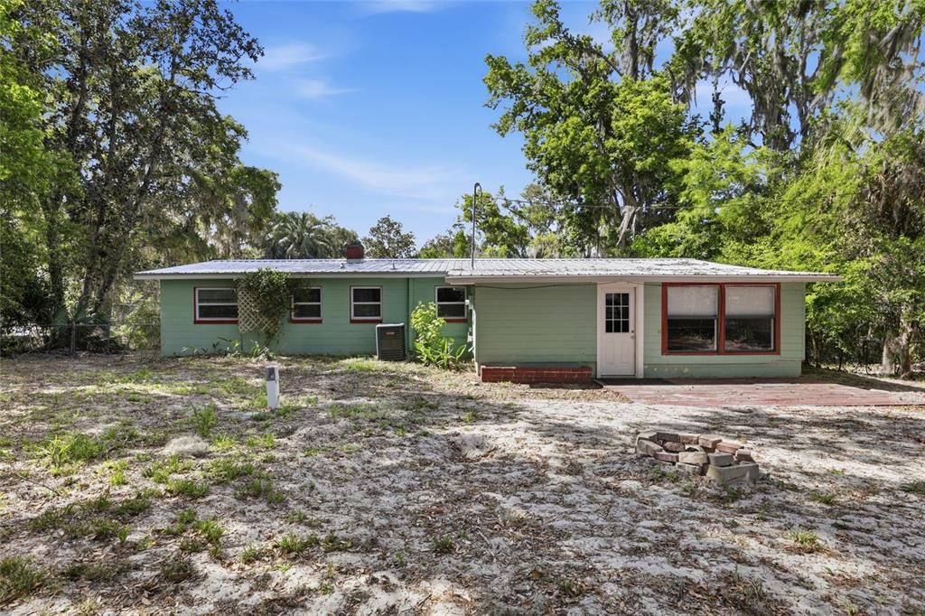 Activo con contrato: $249,900 (4 camas, 2 baños, 1628 Pies cuadrados)