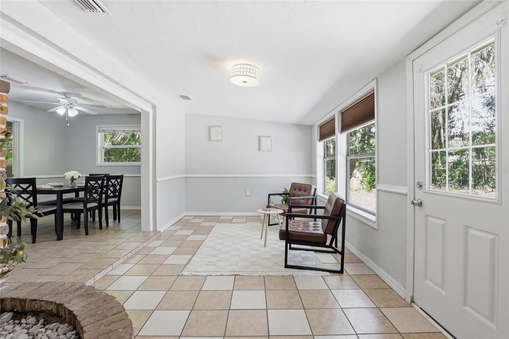 Activo con contrato: $249,900 (4 camas, 2 baños, 1628 Pies cuadrados)