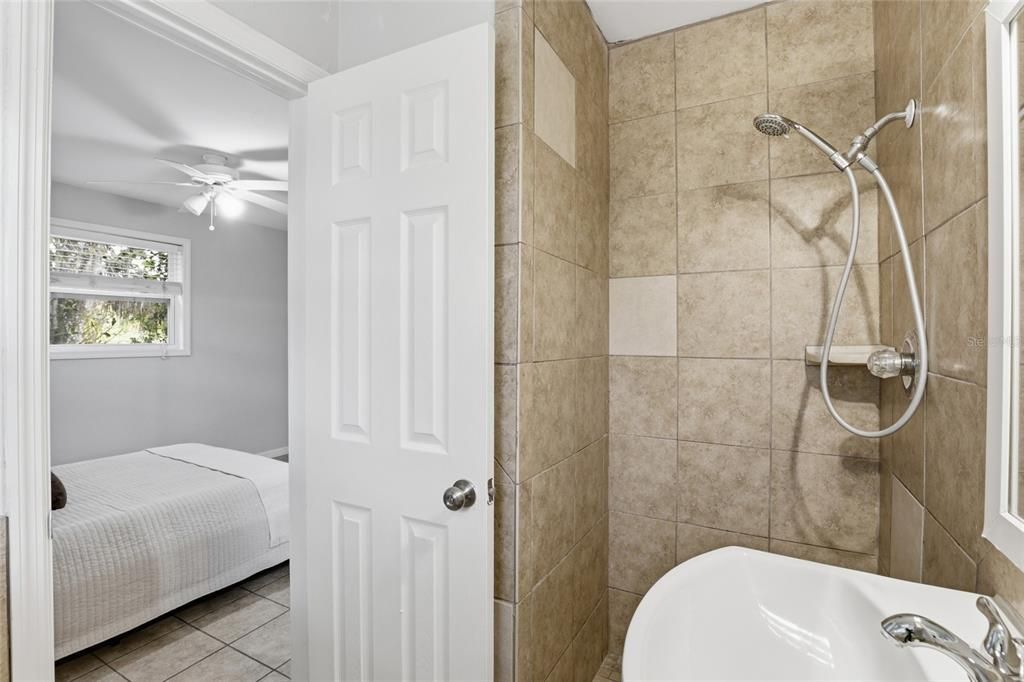 Activo con contrato: $249,900 (4 camas, 2 baños, 1628 Pies cuadrados)