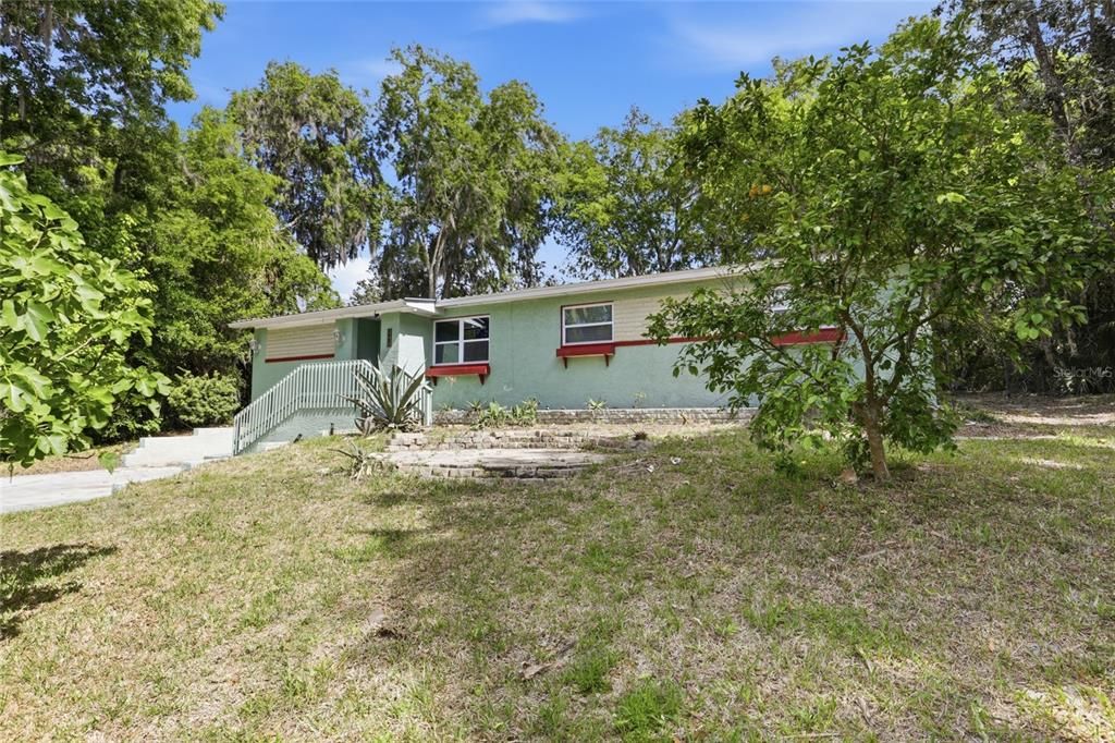Activo con contrato: $249,900 (4 camas, 2 baños, 1628 Pies cuadrados)