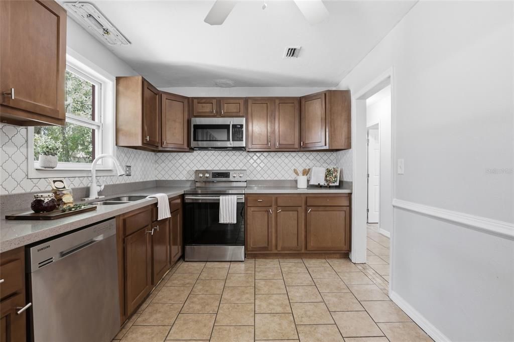 Activo con contrato: $249,900 (4 camas, 2 baños, 1628 Pies cuadrados)