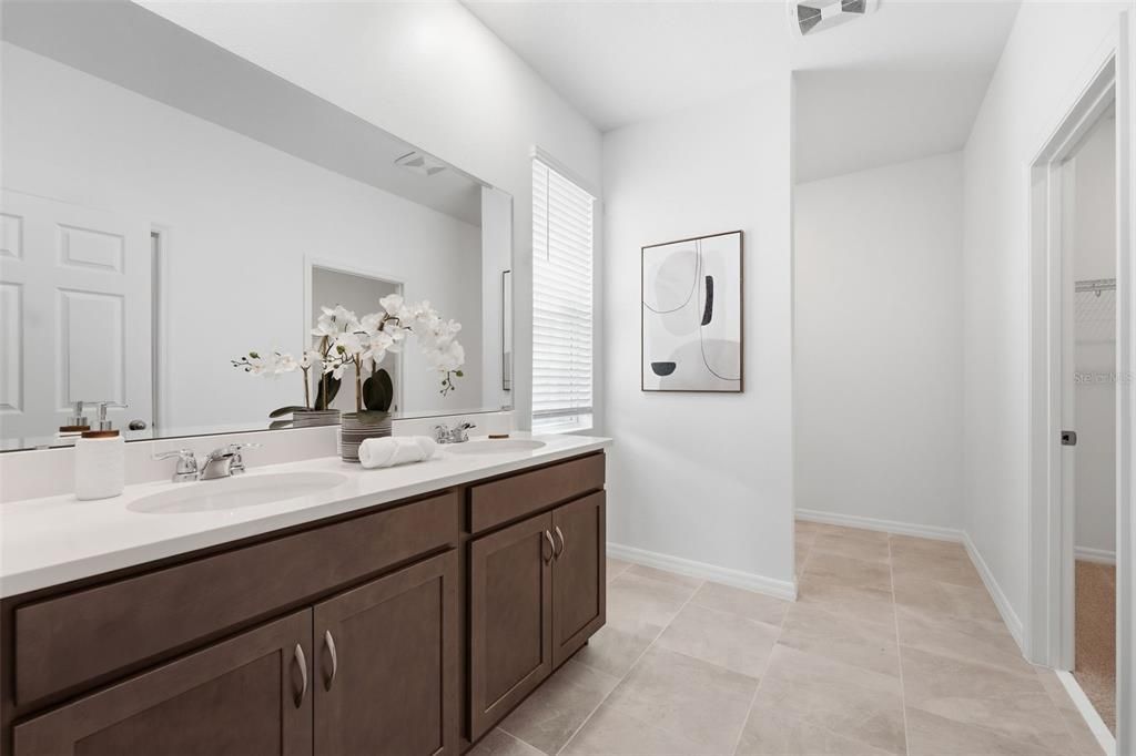 Activo con contrato: $329,990 (4 camas, 2 baños, 1900 Pies cuadrados)