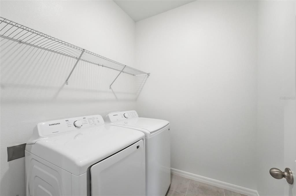 Activo con contrato: $329,990 (4 camas, 2 baños, 1900 Pies cuadrados)