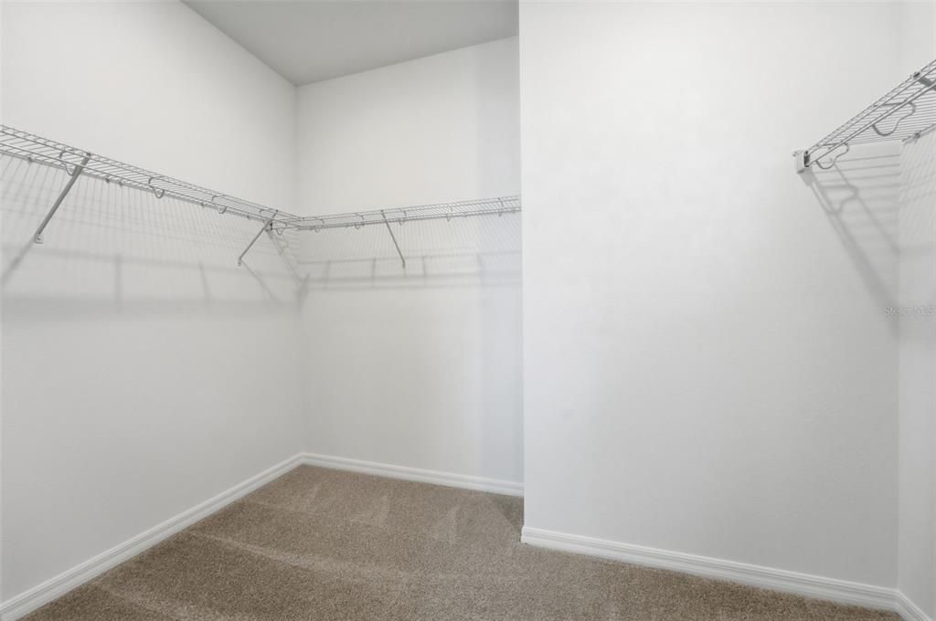 Activo con contrato: $329,990 (4 camas, 2 baños, 1900 Pies cuadrados)