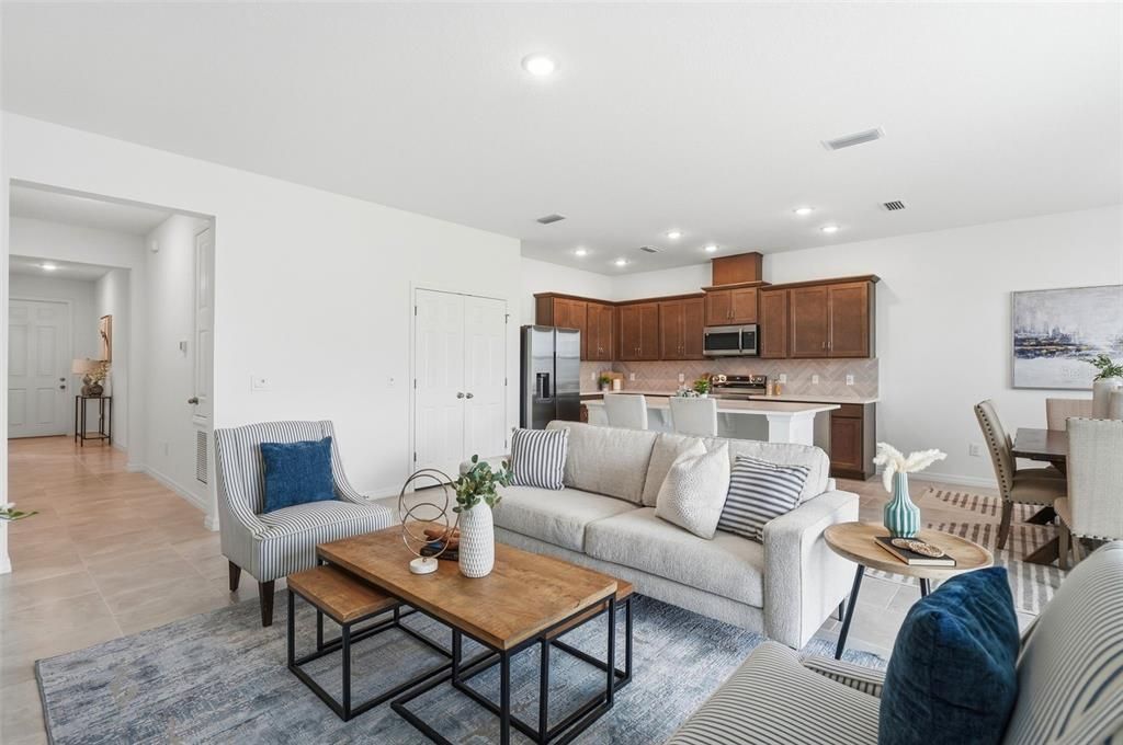 Activo con contrato: $329,990 (4 camas, 2 baños, 1900 Pies cuadrados)