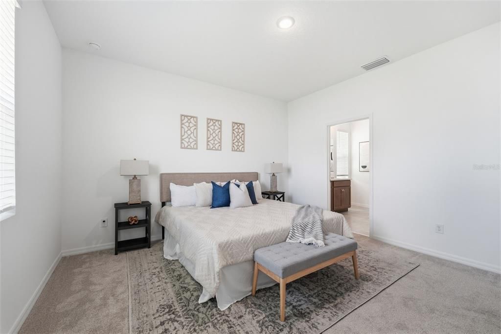 Activo con contrato: $329,990 (4 camas, 2 baños, 1900 Pies cuadrados)