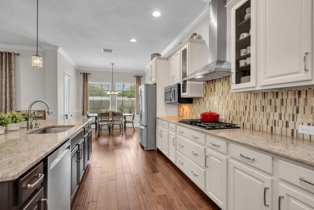 Activo con contrato: $795,000 (4 camas, 3 baños, 3463 Pies cuadrados)