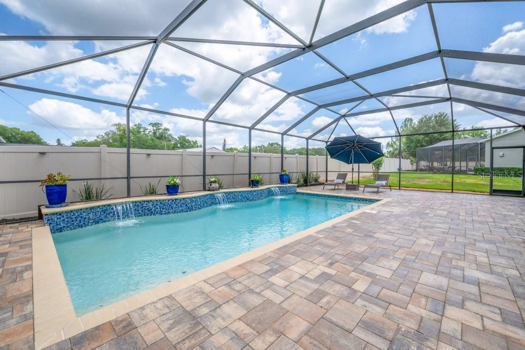 Activo con contrato: $795,000 (4 camas, 3 baños, 3463 Pies cuadrados)
