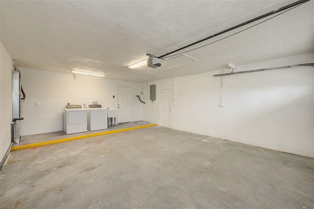 Activo con contrato: $6,000 (3 camas, 2 baños, 1719 Pies cuadrados)