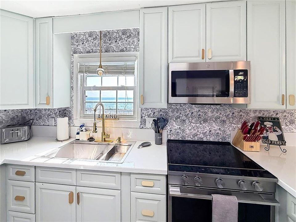 For Sale: $599,900 (4 beds, 3 baths, 1800 Square Feet)