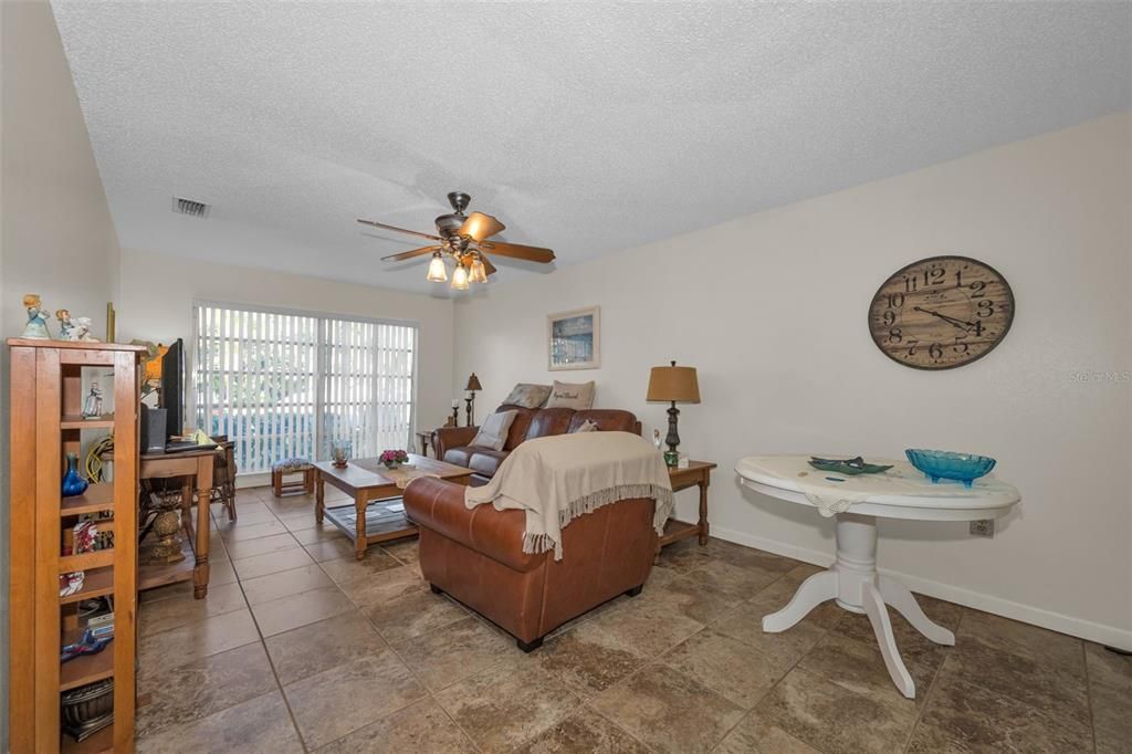 En Venta: $187,900 (2 camas, 1 baños, 930 Pies cuadrados)