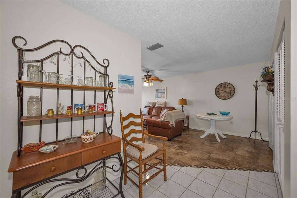 En Venta: $187,900 (2 camas, 1 baños, 930 Pies cuadrados)