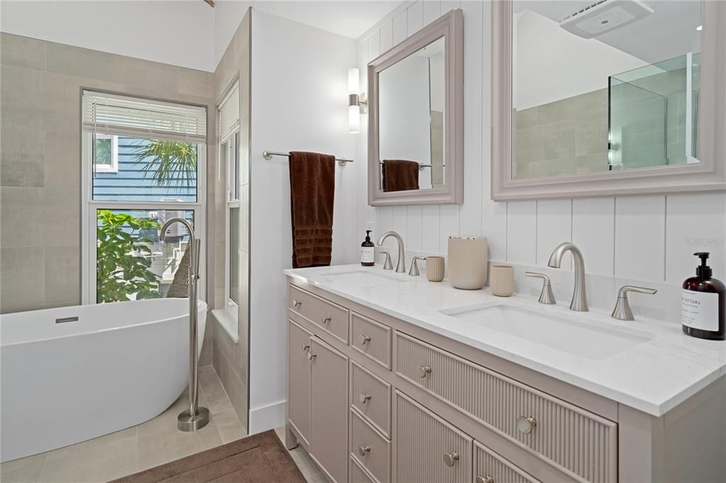 For Sale: $2,549,000 (3 beds, 2 baths, 2182 Square Feet)