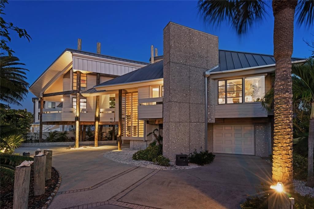 For Sale: $2,549,000 (3 beds, 2 baths, 2182 Square Feet)