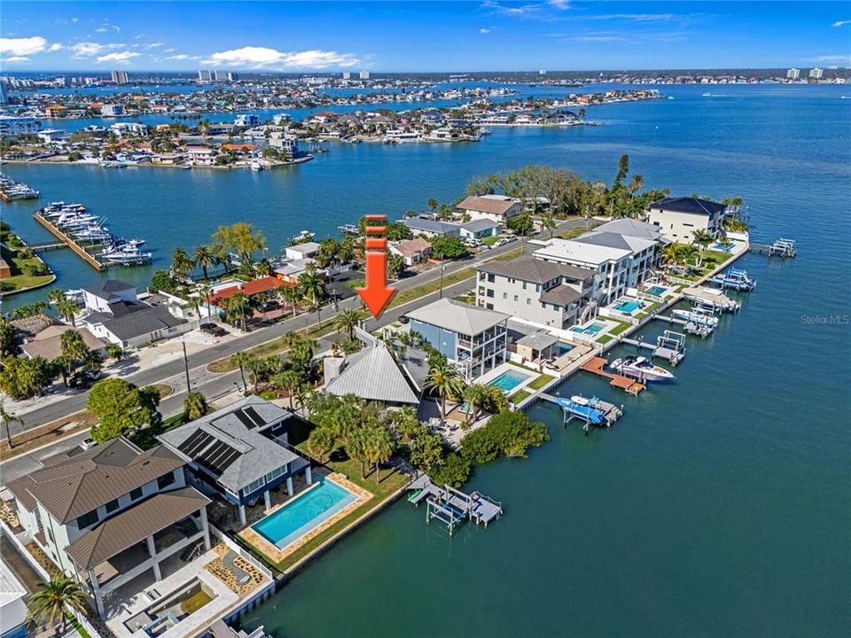 For Sale: $2,549,000 (3 beds, 2 baths, 2182 Square Feet)