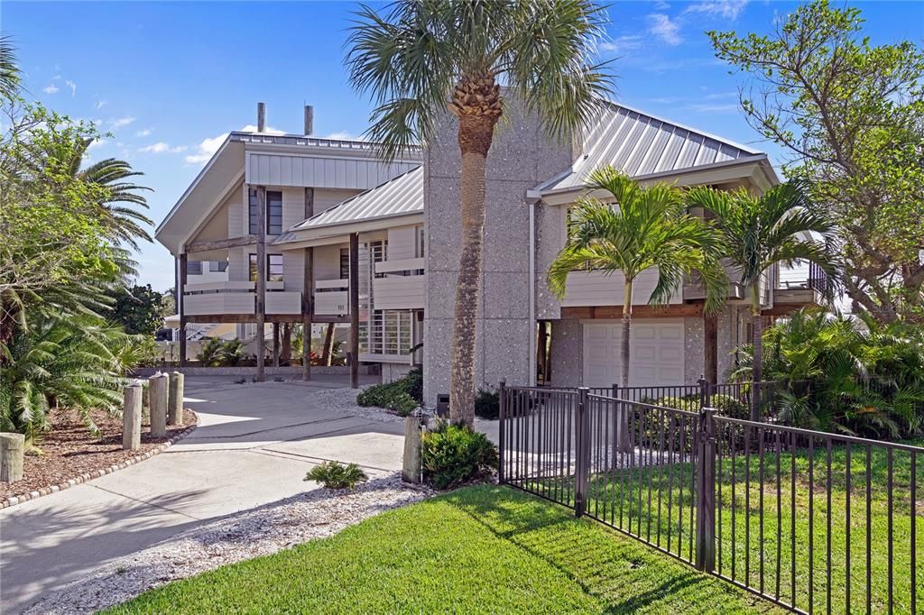 For Sale: $2,549,000 (3 beds, 2 baths, 2182 Square Feet)