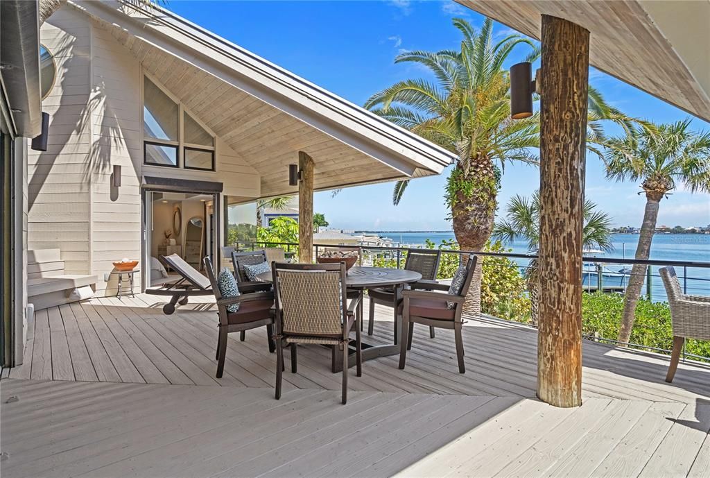 For Sale: $2,549,000 (3 beds, 2 baths, 2182 Square Feet)