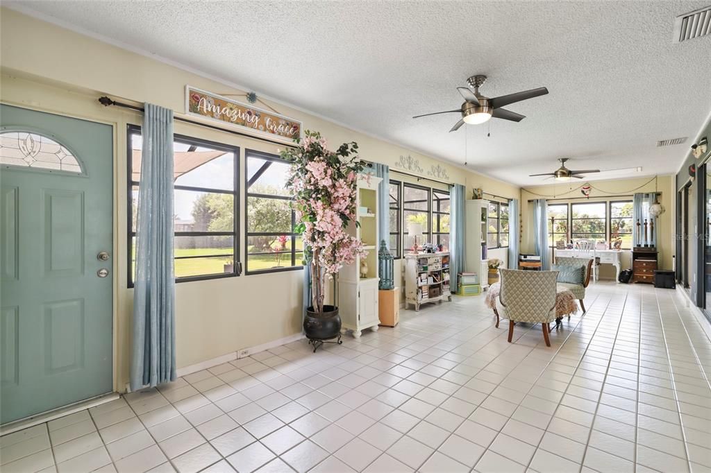 Activo con contrato: $389,000 (3 camas, 2 baños, 2280 Pies cuadrados)