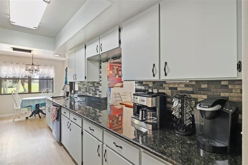 Activo con contrato: $389,000 (3 camas, 2 baños, 2280 Pies cuadrados)