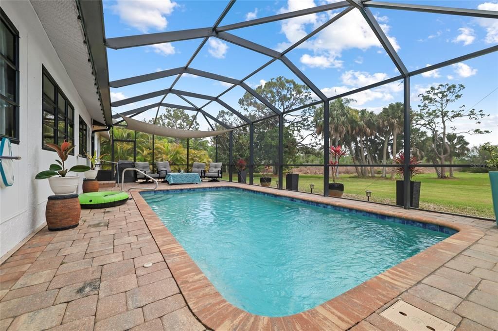 Activo con contrato: $389,000 (3 camas, 2 baños, 2280 Pies cuadrados)