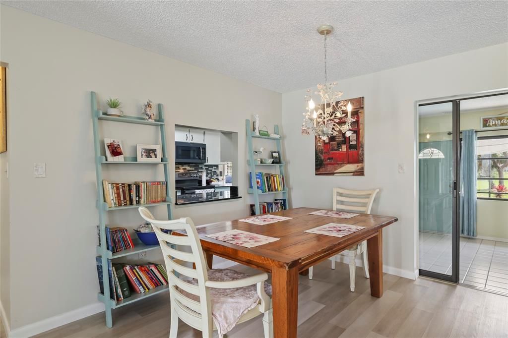 Activo con contrato: $389,000 (3 camas, 2 baños, 2280 Pies cuadrados)