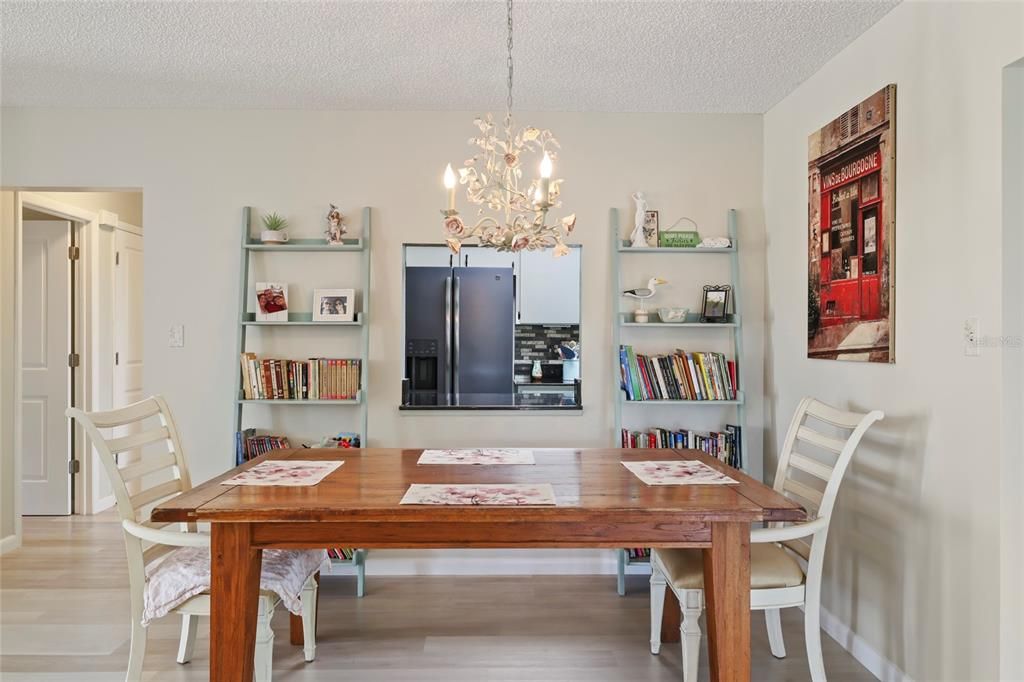 Activo con contrato: $389,000 (3 camas, 2 baños, 2280 Pies cuadrados)