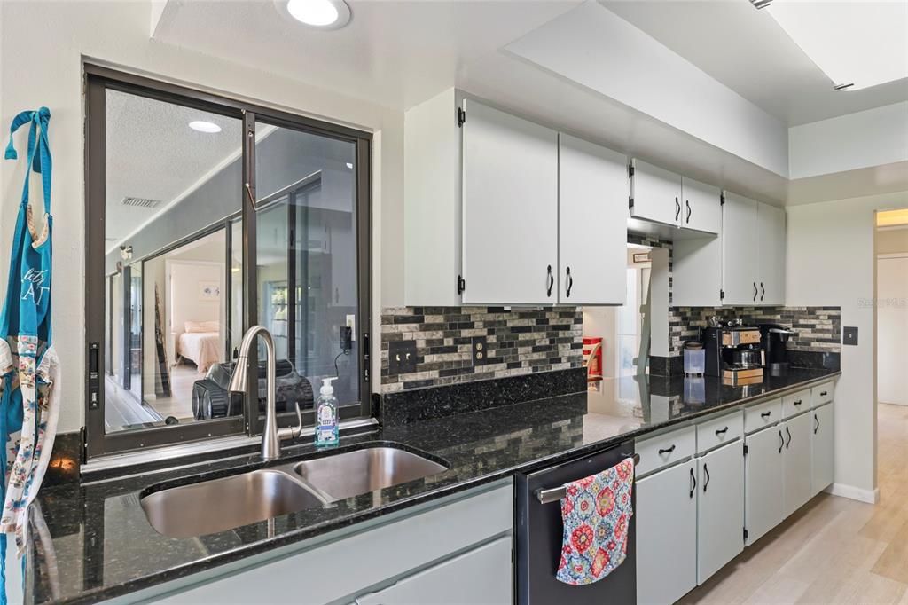 Activo con contrato: $389,000 (3 camas, 2 baños, 2280 Pies cuadrados)