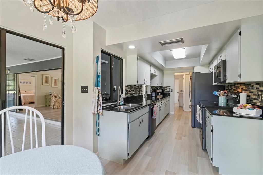 Activo con contrato: $389,000 (3 camas, 2 baños, 2280 Pies cuadrados)