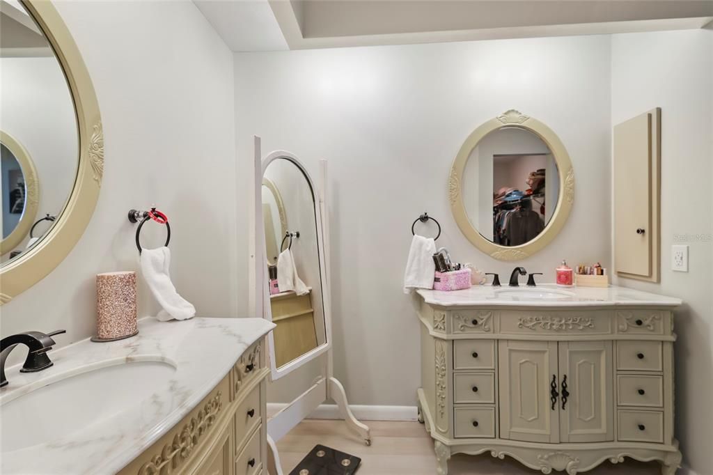 Activo con contrato: $389,000 (3 camas, 2 baños, 2280 Pies cuadrados)