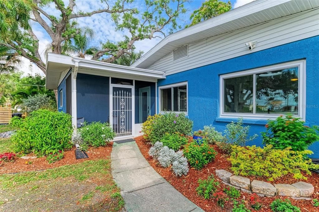 For Sale: $647,000 (4 beds, 3 baths, 2675 Square Feet)