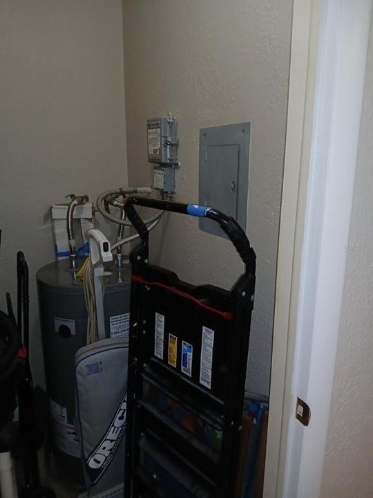 Active With Contract: $1,675 (1 beds, 1 baths, 860 Square Feet)