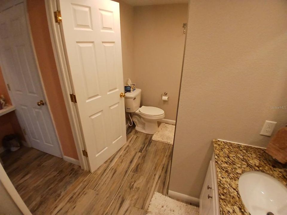 Active With Contract: $1,675 (1 beds, 1 baths, 860 Square Feet)