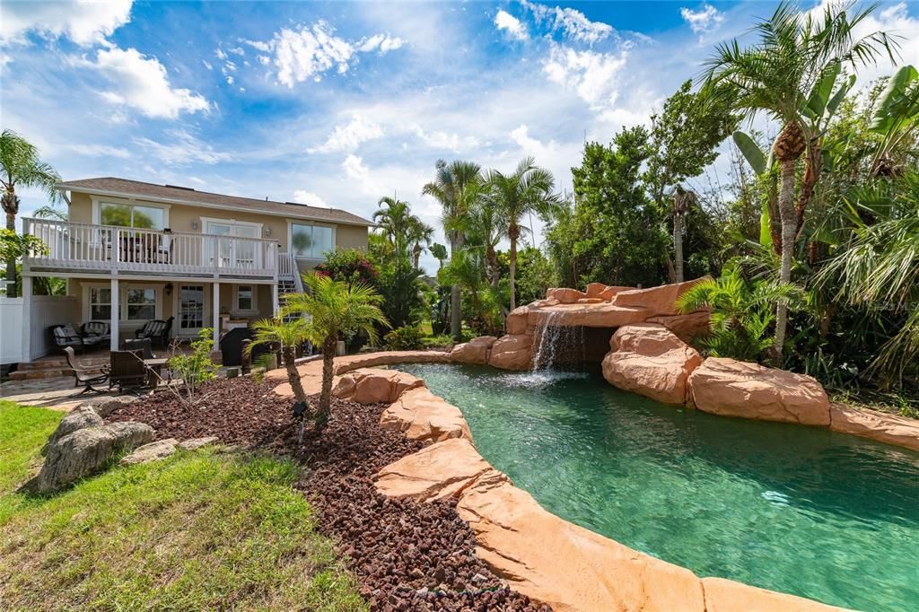 For Sale: $1,539,000 (5 beds, 5 baths, 4001 Square Feet)