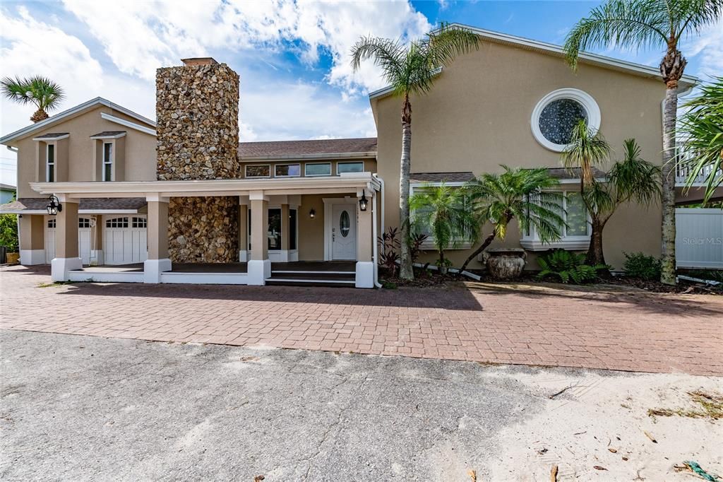 For Sale: $1,539,000 (5 beds, 5 baths, 4001 Square Feet)
