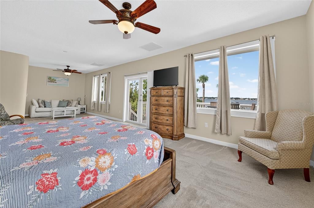 For Sale: $1,539,000 (5 beds, 5 baths, 4001 Square Feet)